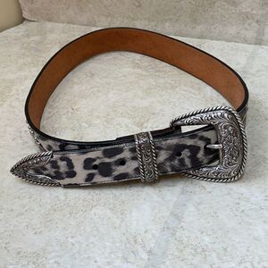 NEW WITHOUT TAGS 3D STUDDED LEOPARD PRINT LEATHER BELT‎ WITH SILVER BUCKLE